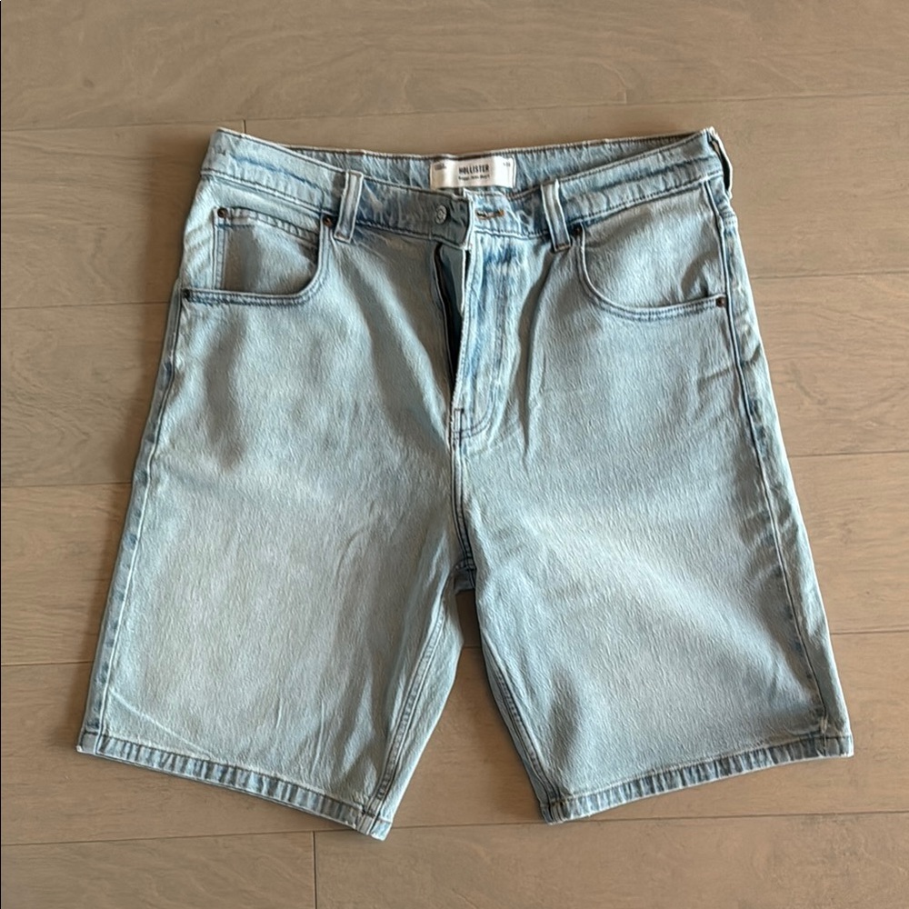 Hollister Men's Light Wash Baggy Jean Shorts